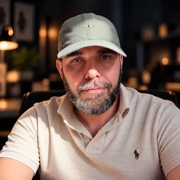 Portrait of Vahid Nikgoo